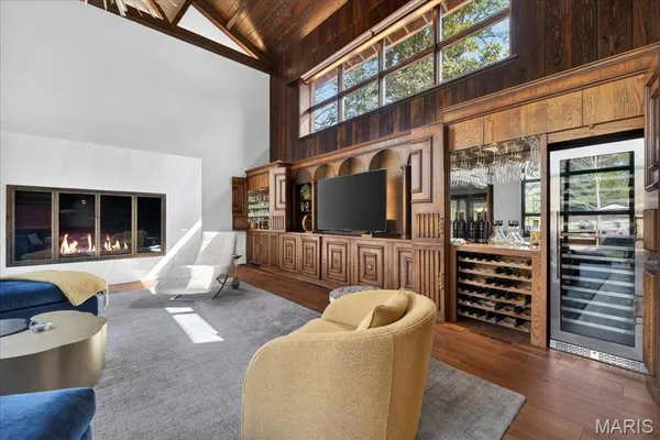 $1,299,000 | 10 Vouga Lane, St. Louis, MO 63131