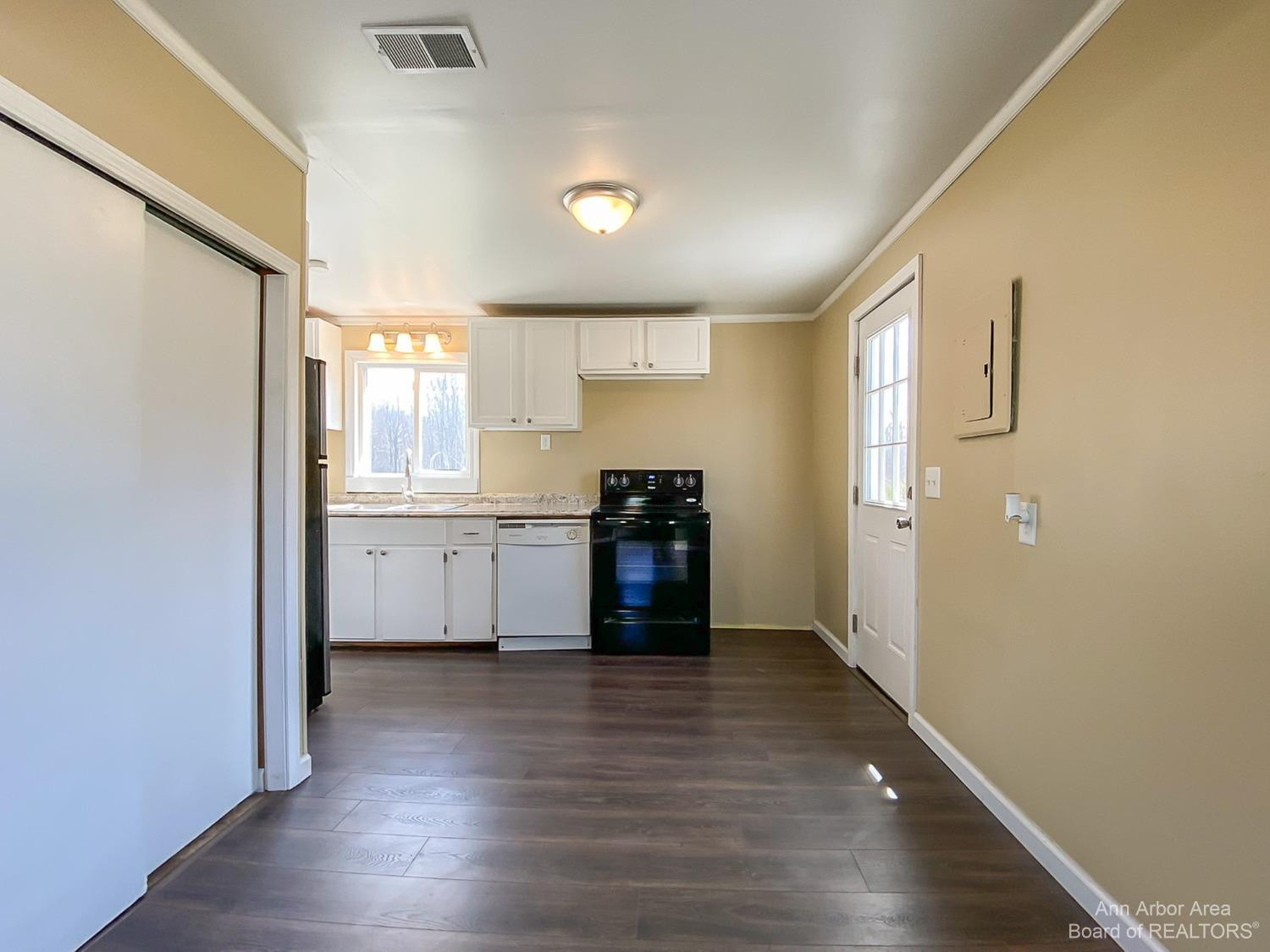 13941 Darling Road Milan, MI 48160 - Photo 4 of 28 Photo 4