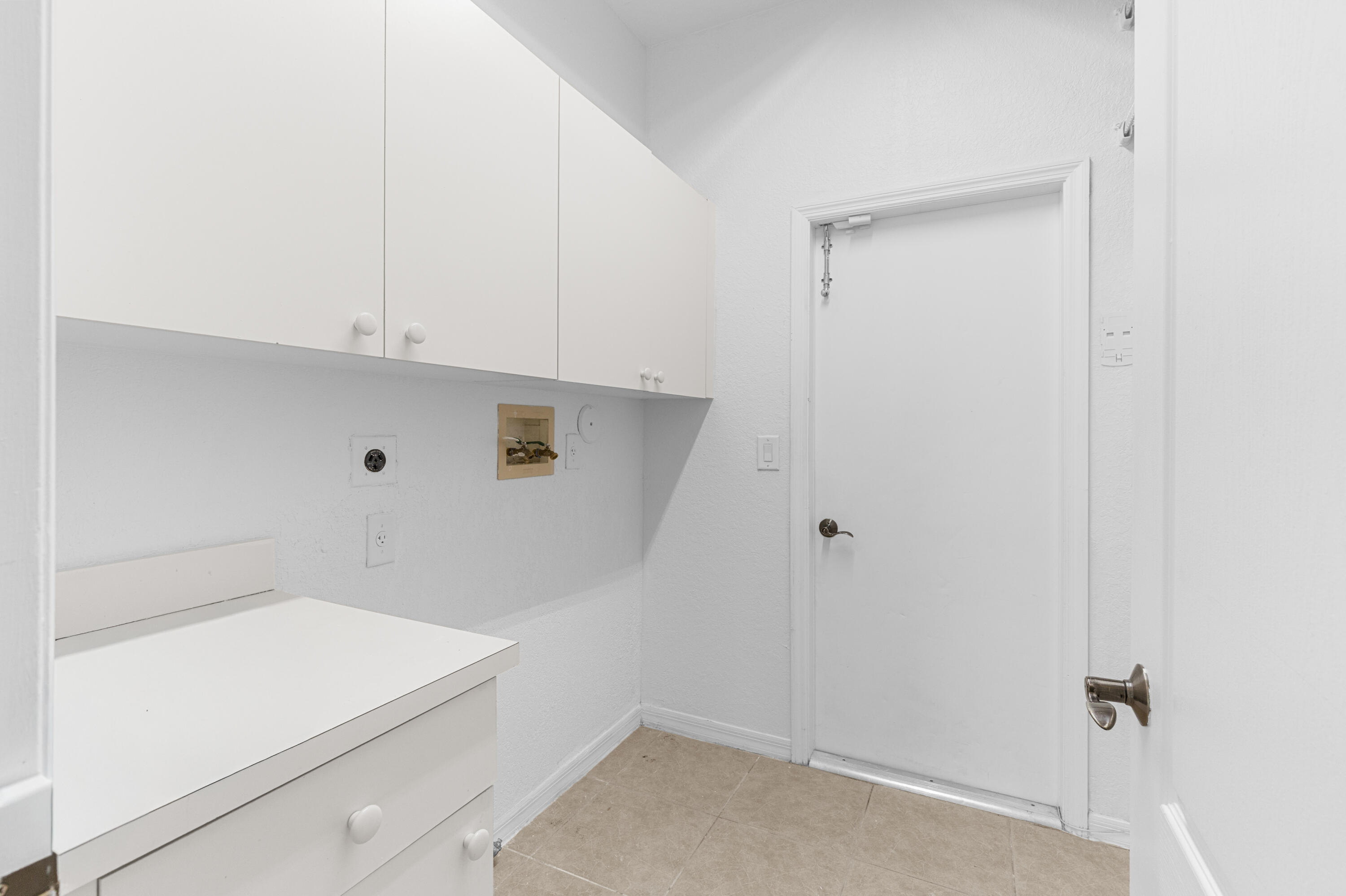 19389 Southwest 64th Street Pembroke Pines, FL 33332 - Photo 15 of 61 a view of an empty room