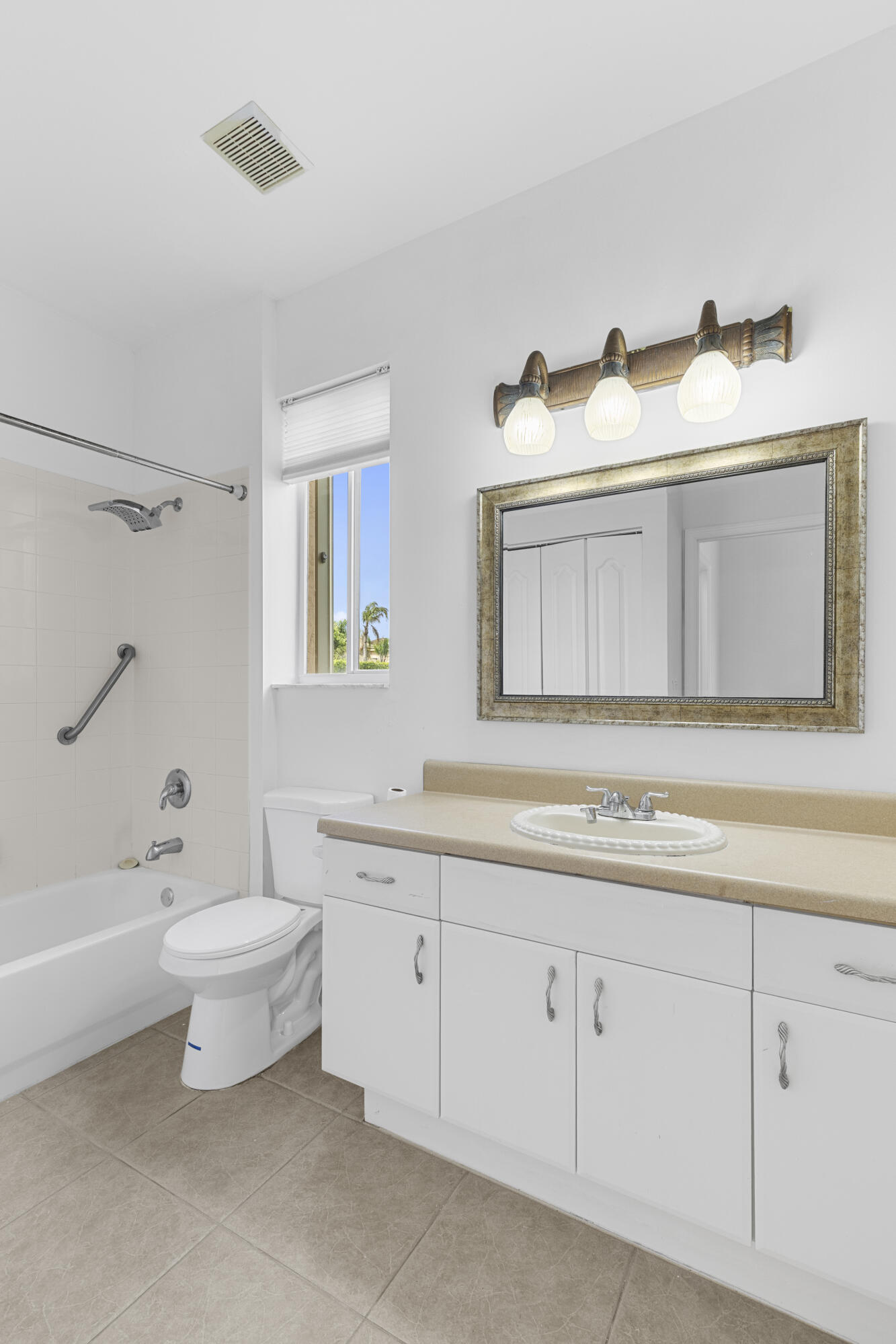 19389 Southwest 64th Street Pembroke Pines, FL 33332 - Photo 16 of 61 a bathroom with a sink and a bathtub