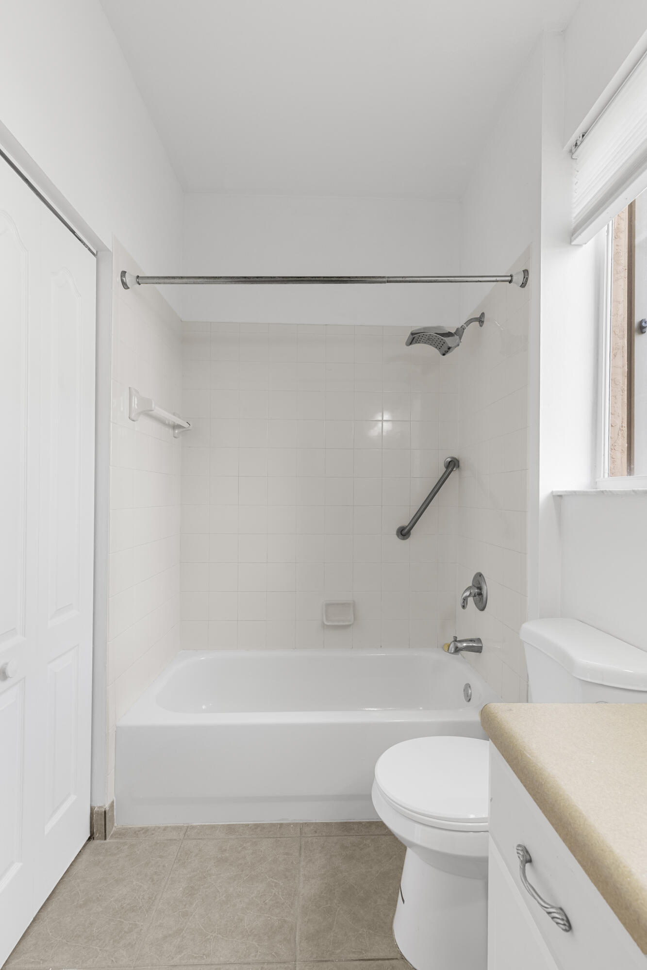 19389 Southwest 64th Street Pembroke Pines, FL 33332 - Photo 17 of 61 a bathroom with a toilet and a bathtub