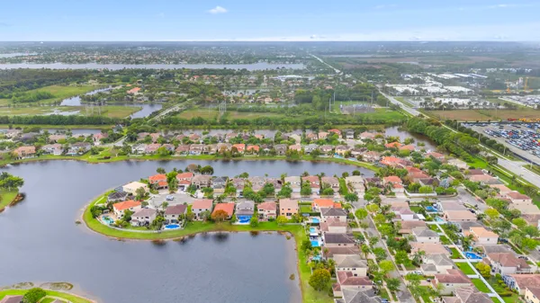 $949,000 | 19389 Southwest 64th Street, Pembroke Pines, FL 33332