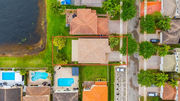 $949,000 | 19389 Southwest 64th Street, Pembroke Pines, FL 33332