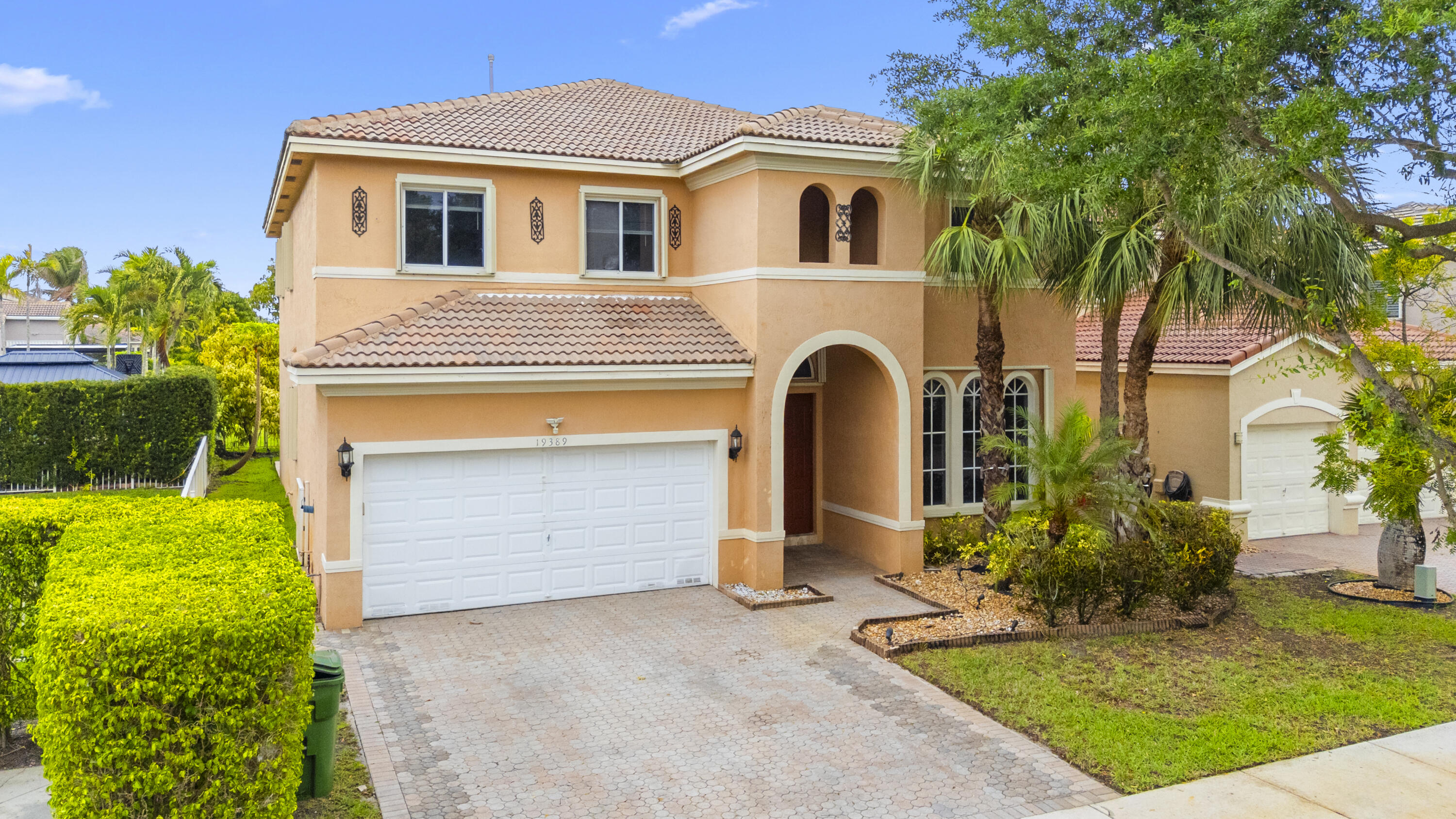 19389 Southwest 64th Street Pembroke Pines, FL 33332 - Photo 59 of 61 a front view of a house with garden