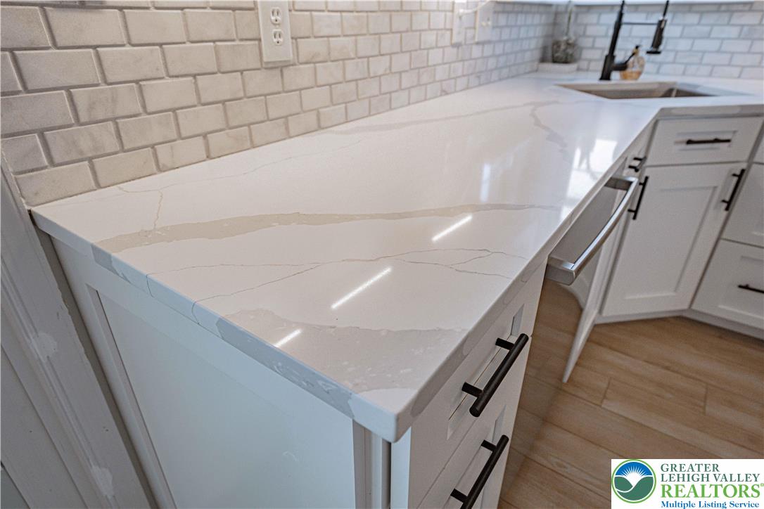 2389 Juniper Drive Coplay, PA 18037 - Photo 15 of 46 a bathroom with a bathtub