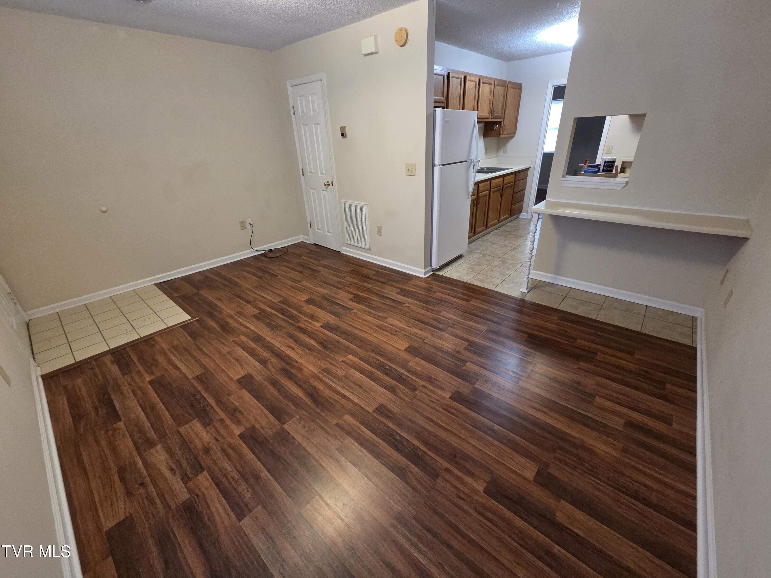 2818 Plymouth Road, Unit 9 Johnson City, TN 37601 - Photo 6 of 12 20251030_170357