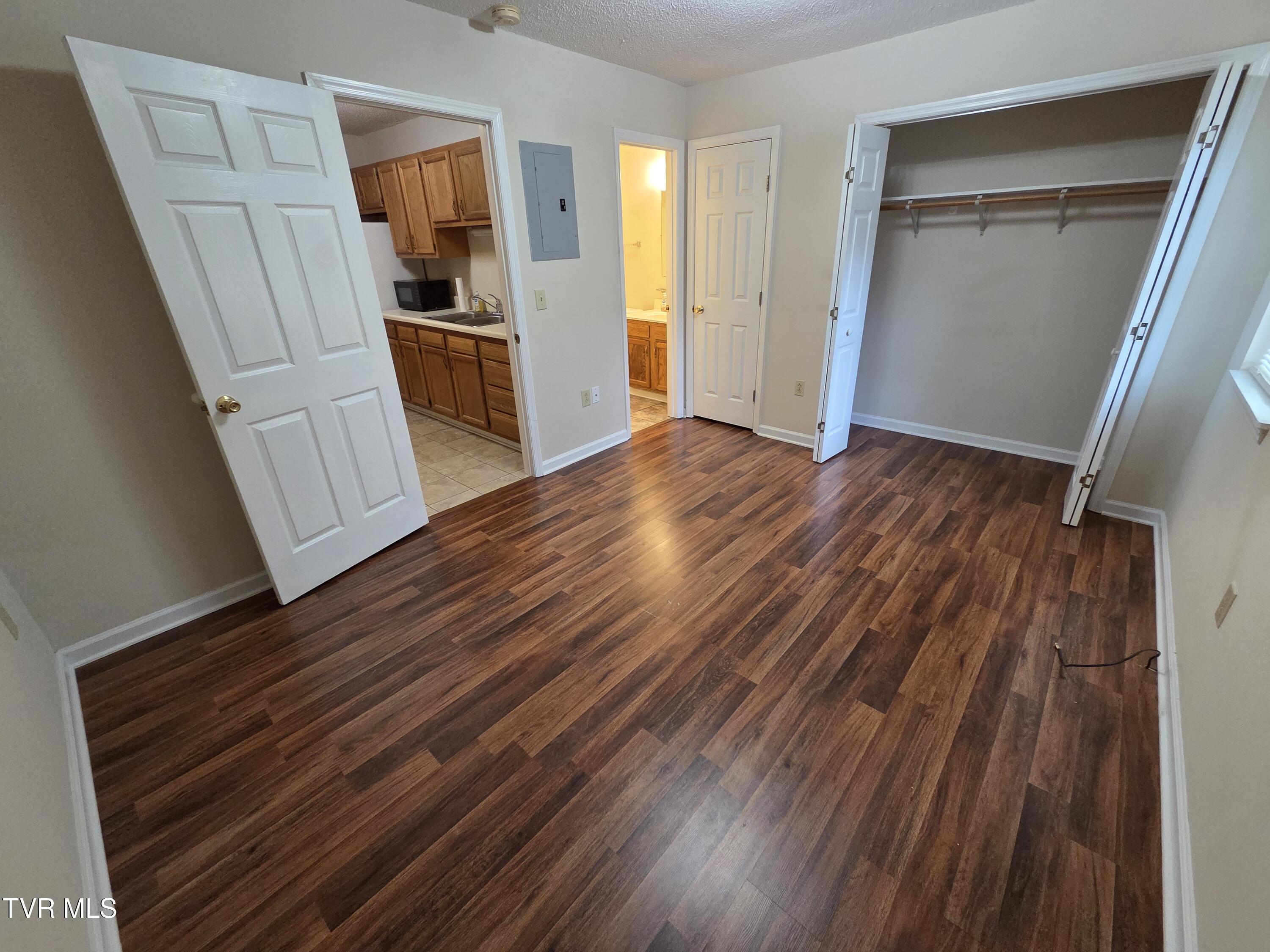 2818 Plymouth Road, Unit 9 Johnson City, TN 37601 - Photo 7 of 12 20251030_170254