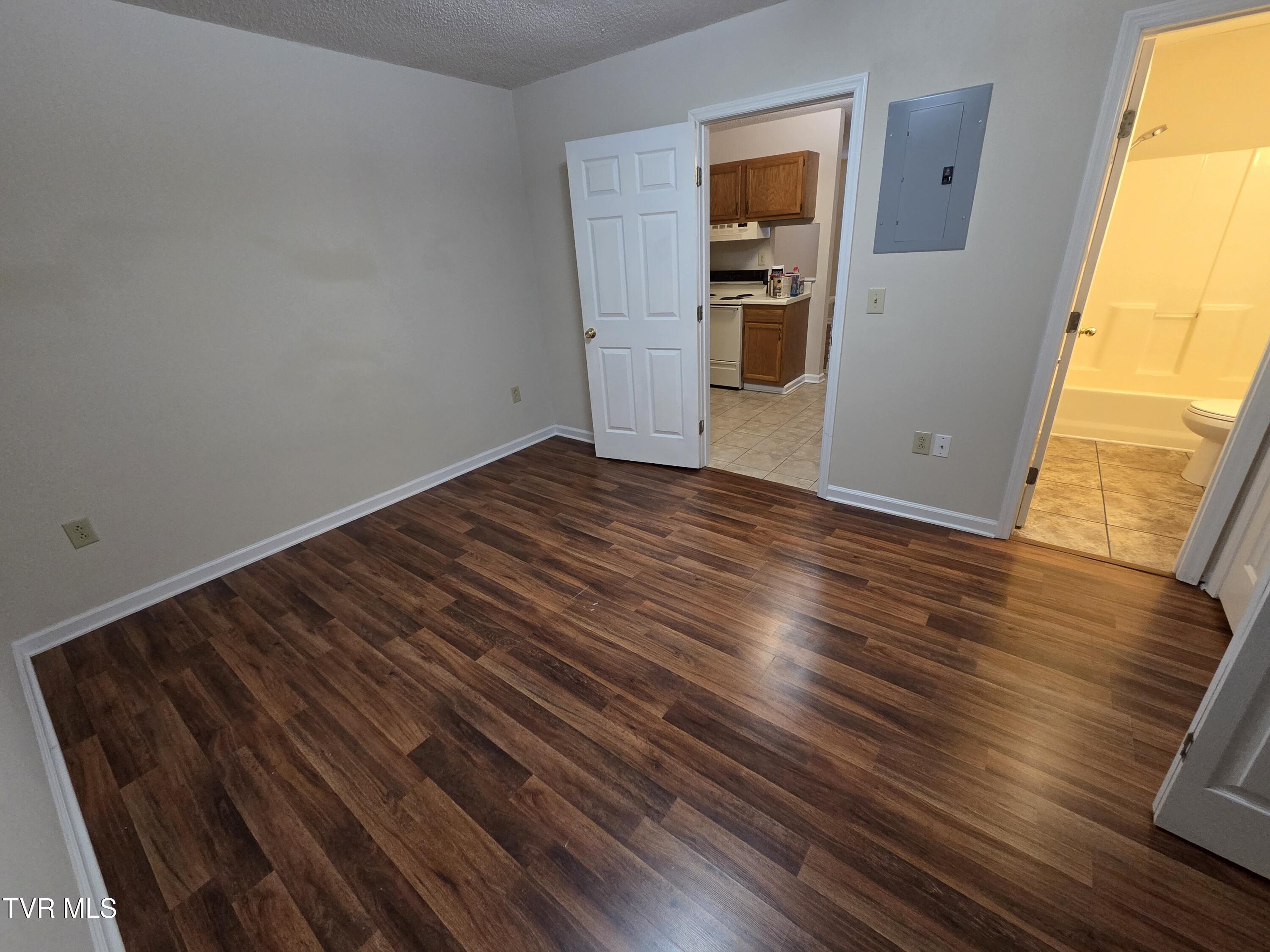 2818 Plymouth Road, Unit 9 Johnson City, TN 37601 - Photo 8 of 12 20251030_170315