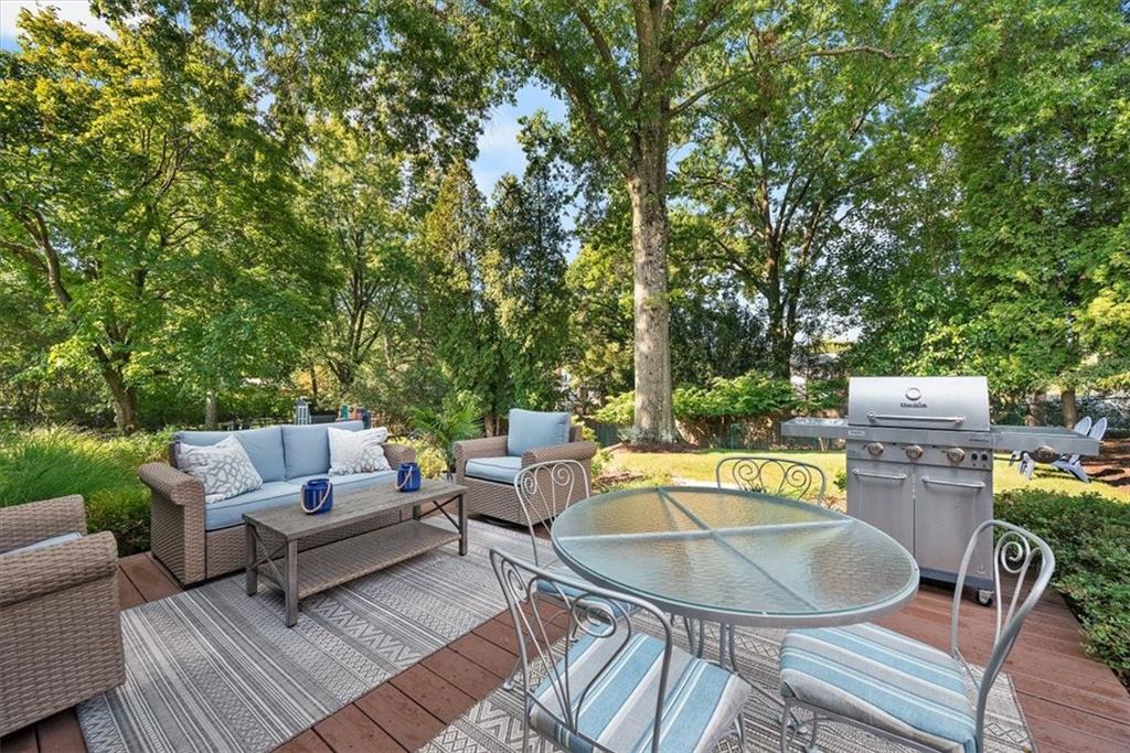505 Hudderford Road Pittsburgh, PA 15237 - Photo 36 of 43 a backyard of a house with table and chairs