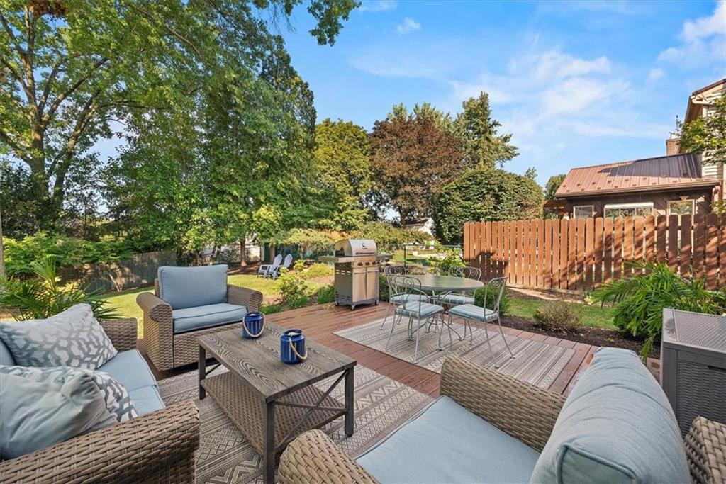 505 Hudderford Road Pittsburgh, PA 15237 - Photo 37 of 43 a backyard of a house with outdoor seating