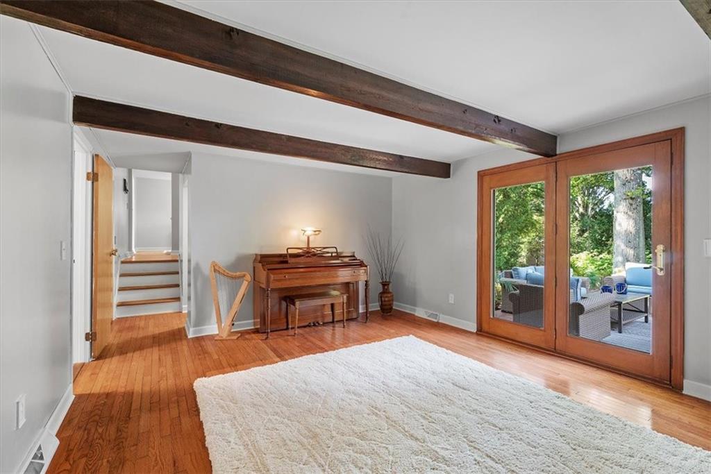 505 Hudderford Road Pittsburgh, PA 15237 - Photo 9 of 43 a room with furniture and a window