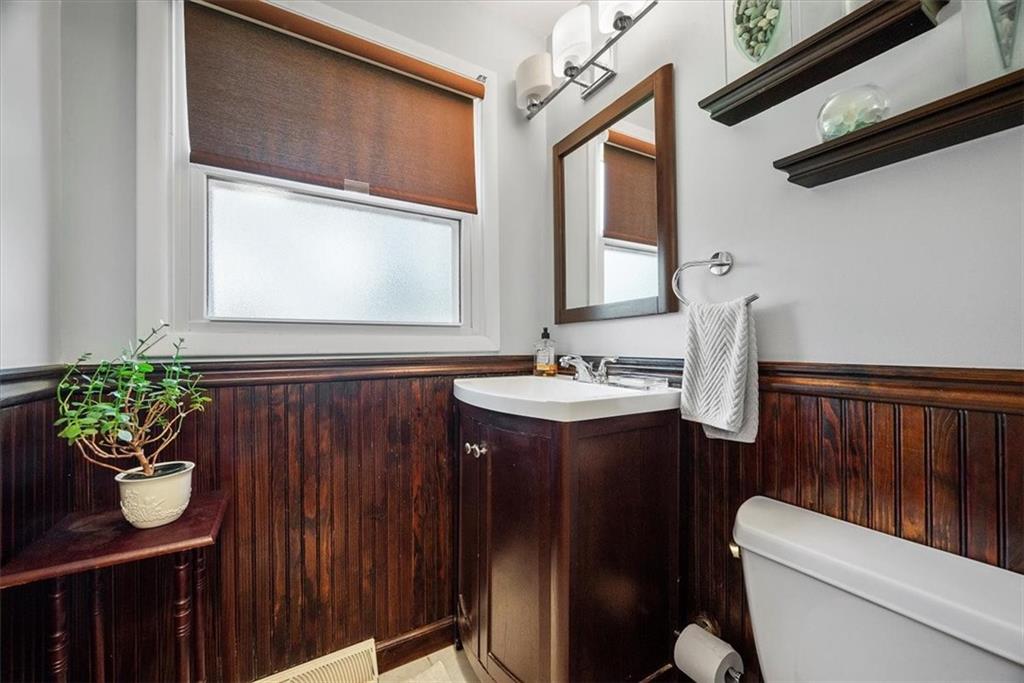 505 Hudderford Road Pittsburgh, PA 15237 - Photo 10 of 43 a bathroom with a toilet a sink and mirror