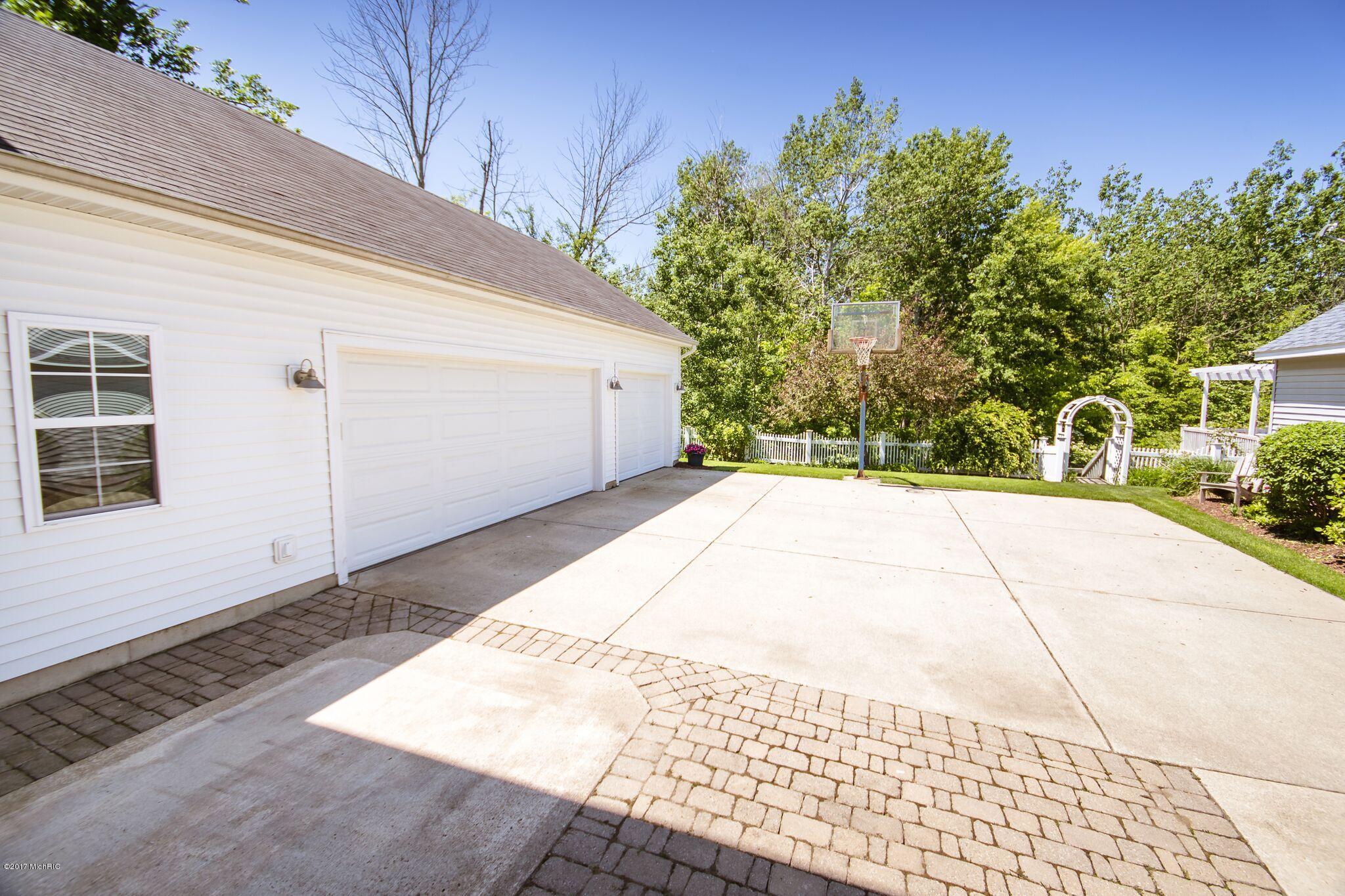 1108 Keystone Road Holland, MI 49423 - Photo 41 of 46 garage