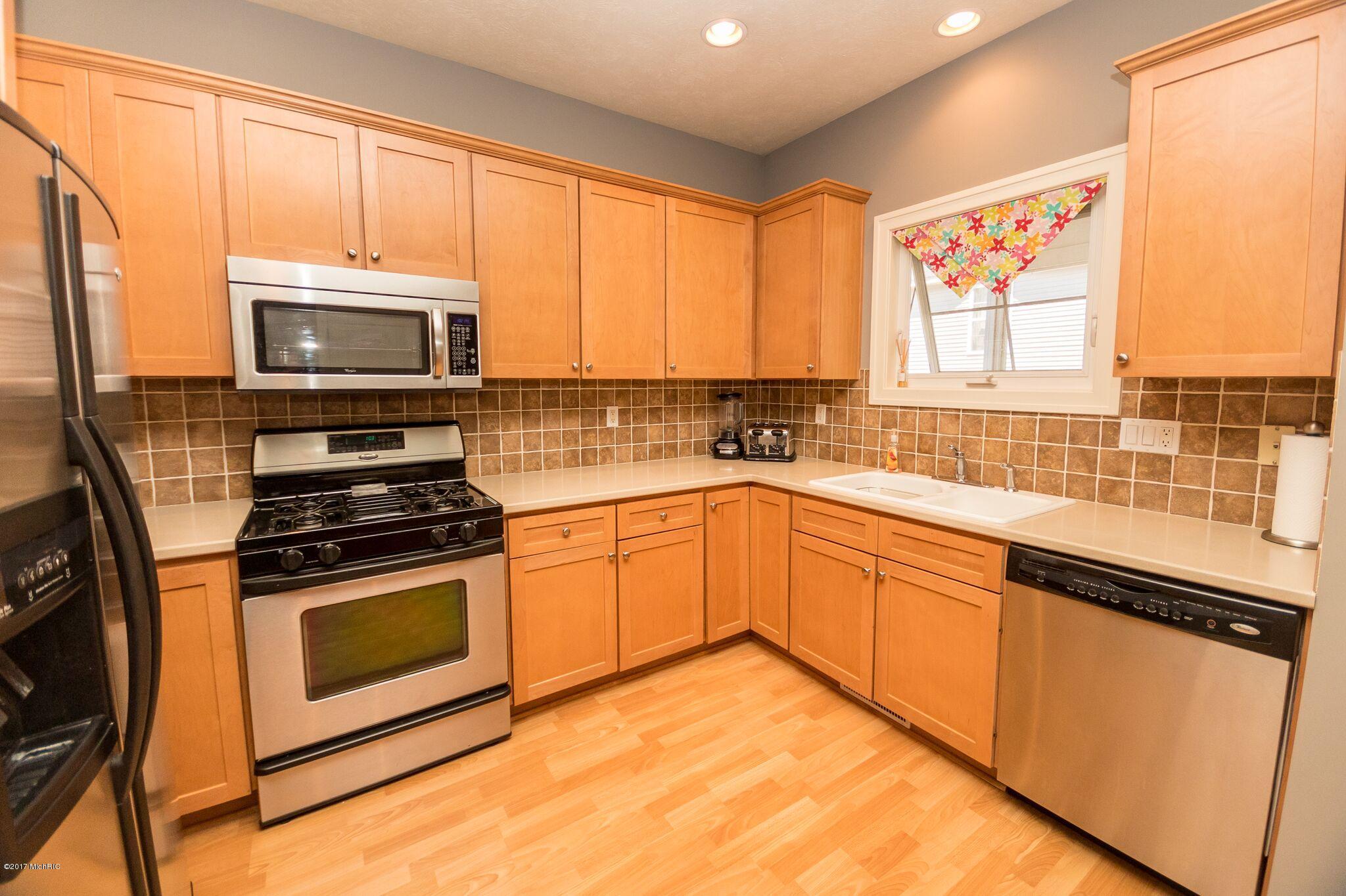 1108 Keystone Road Holland, MI 49423 - Photo 10 of 46 kitchen