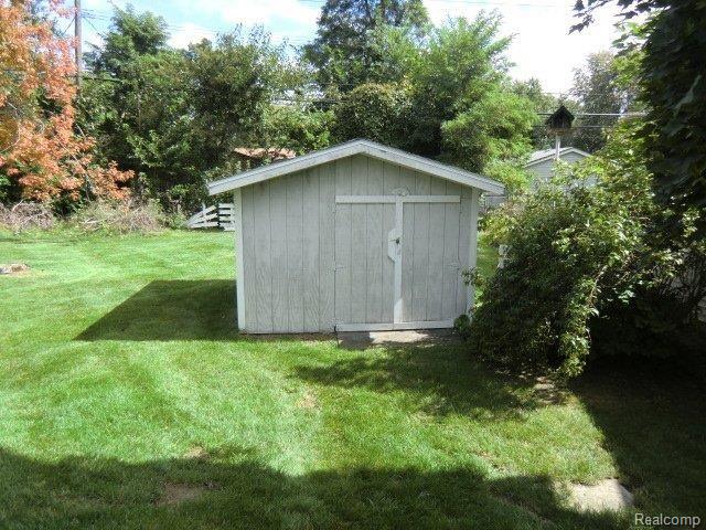 2995 Culbertson Avenue Rochester, MI 48307 - Photo 15 of 17 CIMG2509.JPG