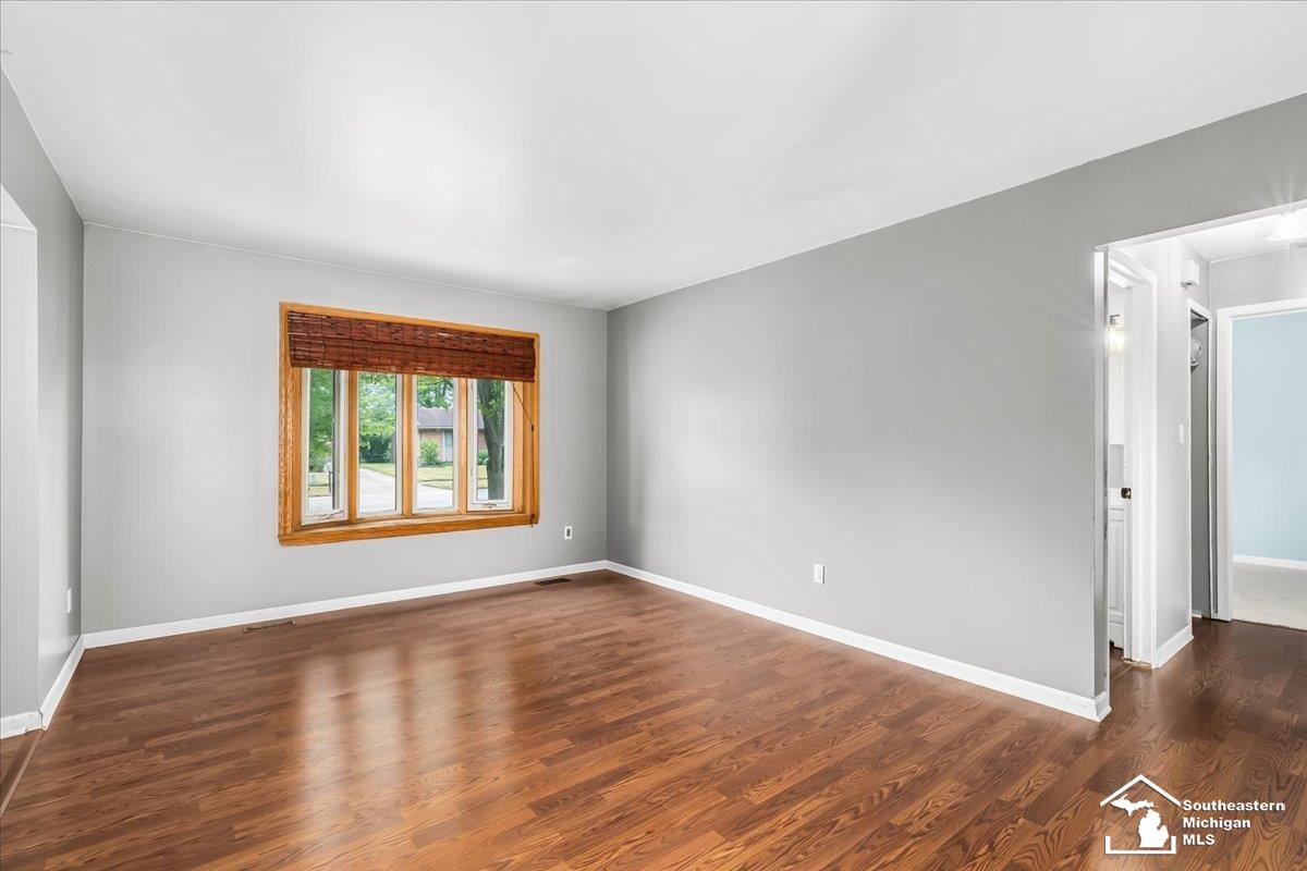 23808 Cedar Ridge Drive Romulus, MI 48174 - Photo 5 of 26 50112195-4.JPG