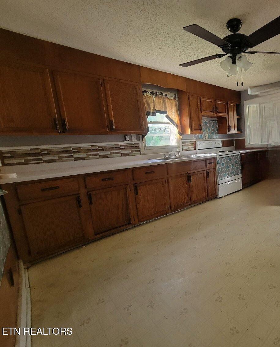 942 Mount View Road Robbins, TN 37852 - Photo 9 of 13 5