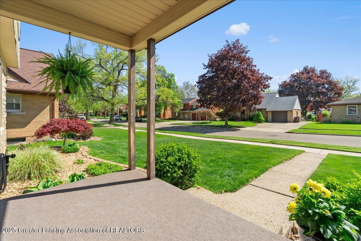 2516 Chatham Road Lansing, MI 48910 - Photo 5 of 40 32-Media Jett - 32