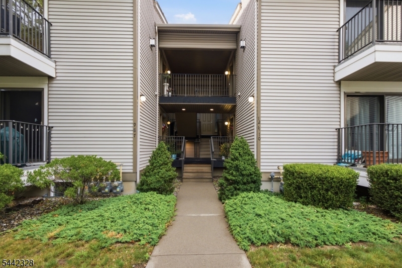 9 Sam Bonnell Drive, Unit 9 Clinton, NJ 08809 - Photo 3 of 30