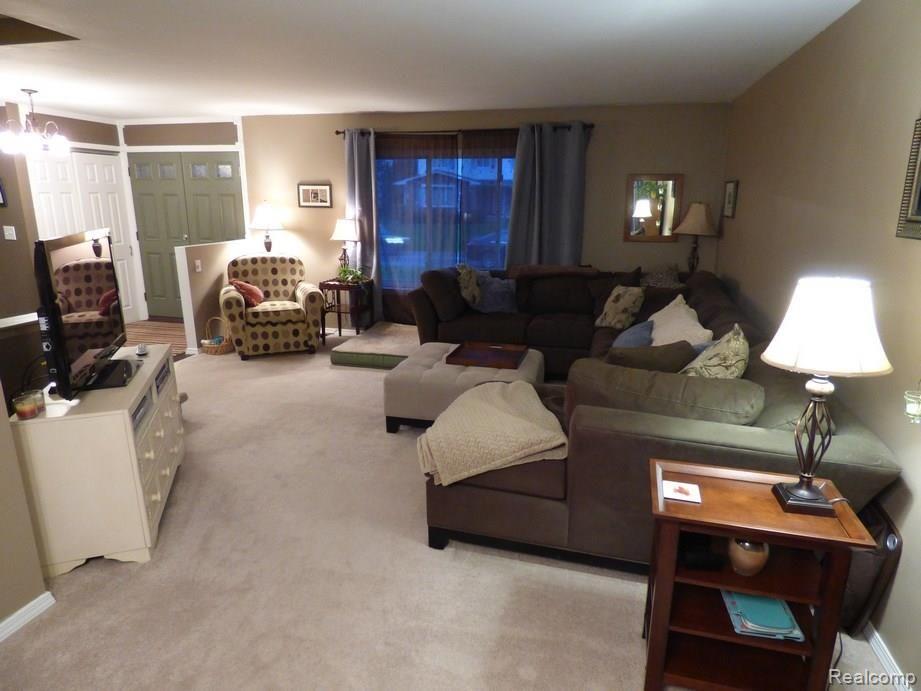 22563 Deerfield Road Novi, MI 48375 - Photo 12 of 44 P1190979.jpg