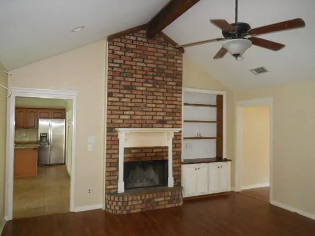 a view of empty room with cabinet and ceiling fan