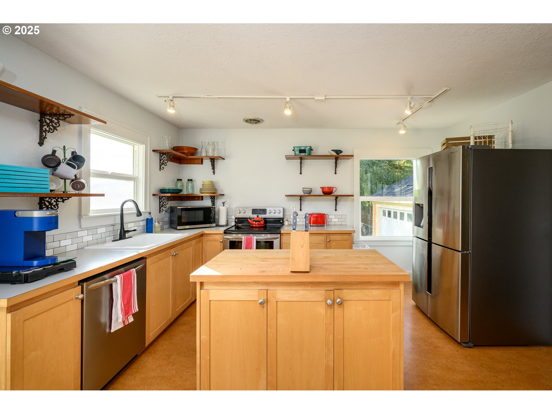 8030 Northwest Meadowlake Road Carlton, OR 97111 - Photo 13 of 48 Kitchen