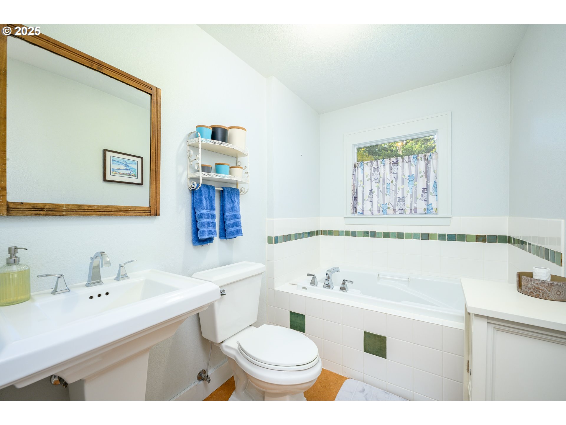 8030 Northwest Meadowlake Road Carlton, OR 97111 - Photo 22 of 48 Bathroom