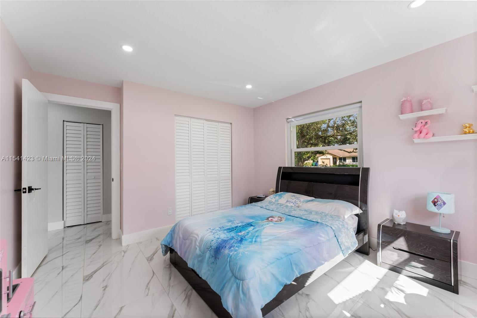 5101 Southwest 199th Avenue Southwest Ranches, FL 33332 - Photo 18 of 22 a bedroom with a bed and a dresser