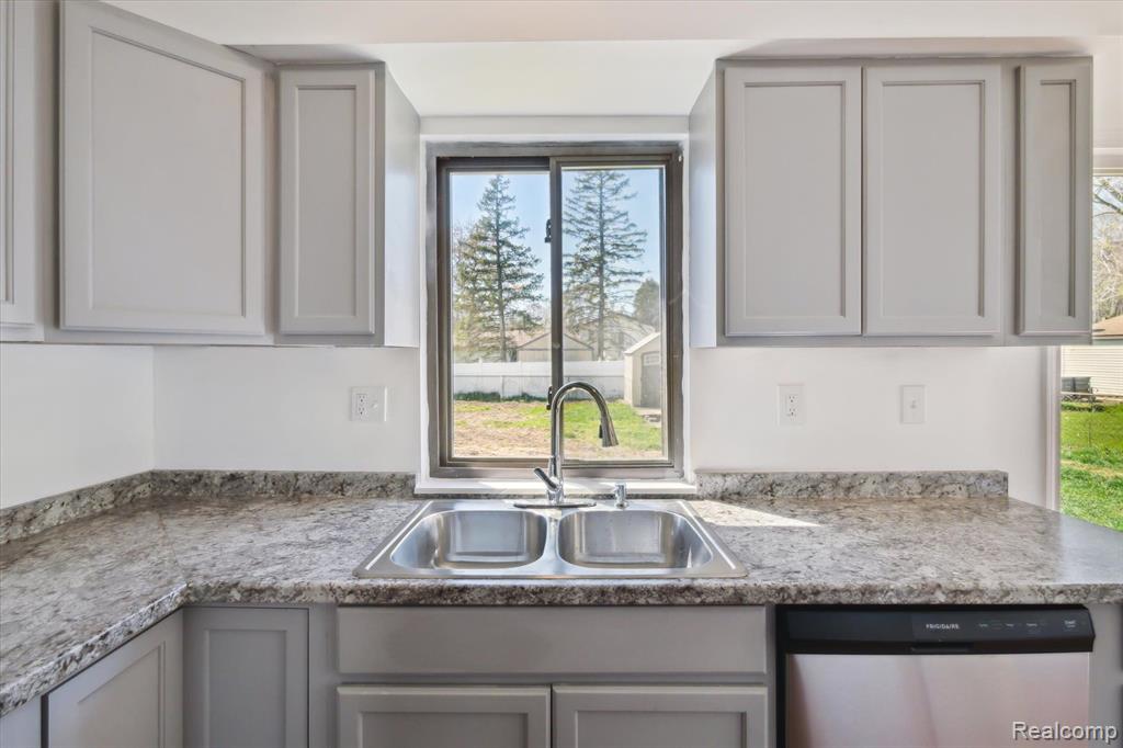 15774 Springhill Street Romulus, MI 48174 - Photo 10 of 40