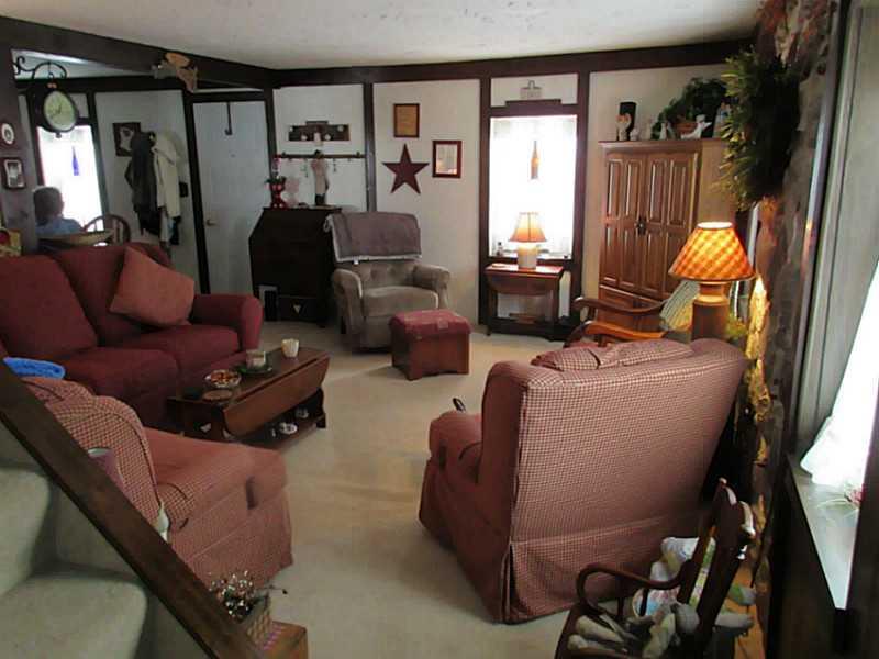 1275 Old State Road Apollo, PA 15613 - Photo 2 of 22 Living Room.