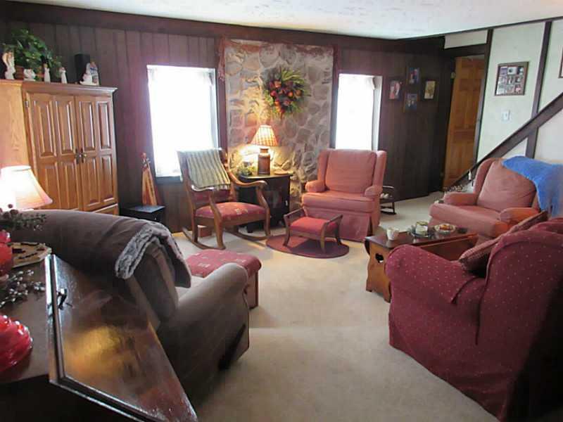 1275 Old State Road Apollo, PA 15613 - Photo 3 of 22 Living Room.