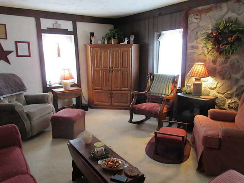 1275 Old State Road Apollo, PA 15613 - Photo 4 of 22 Living Room.