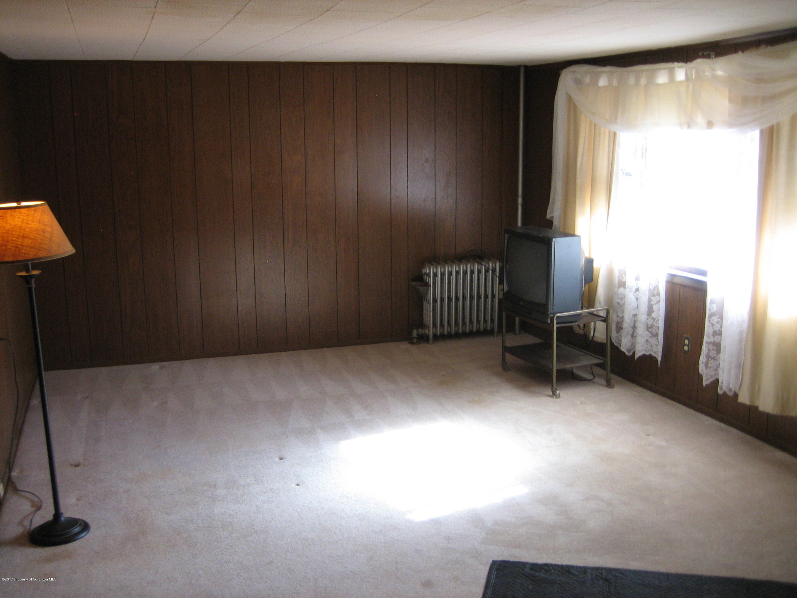 1156 Hampton Street Scranton, PA 18504 - Photo 2 of 15 Gallery Image 2