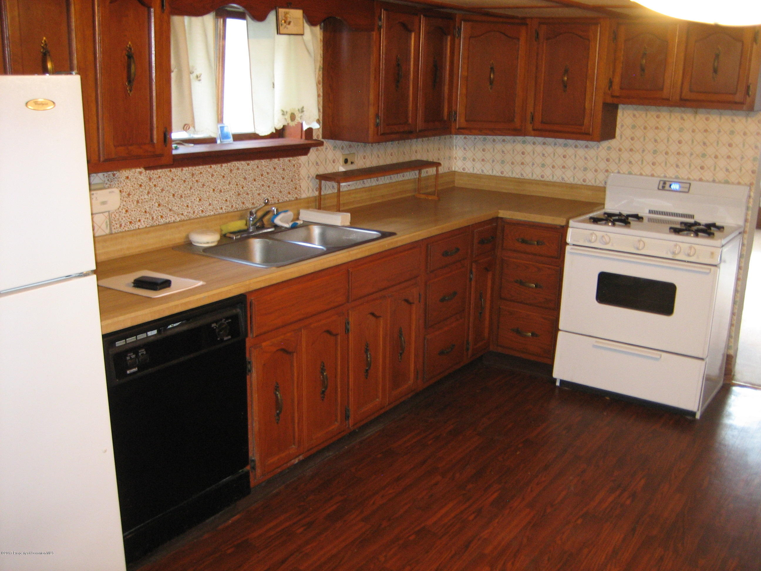 1156 Hampton Street Scranton, PA 18504 - Photo 3 of 15 Gallery Image 3