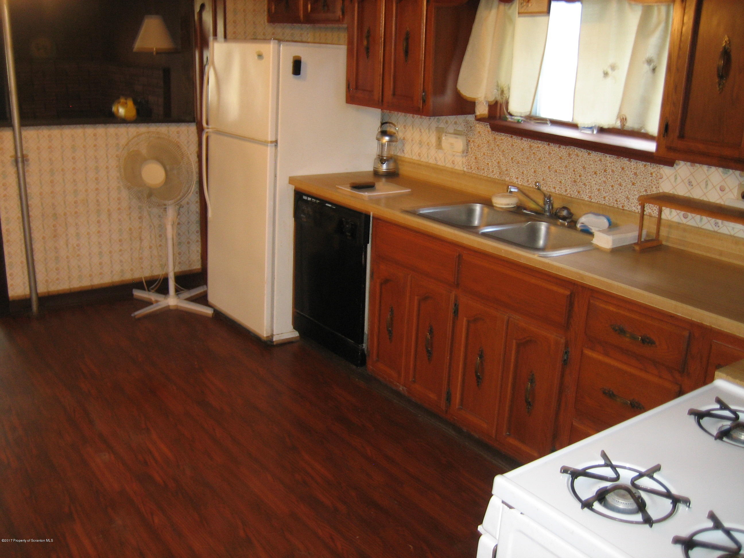 1156 Hampton Street Scranton, PA 18504 - Photo 4 of 15 Gallery Image 4