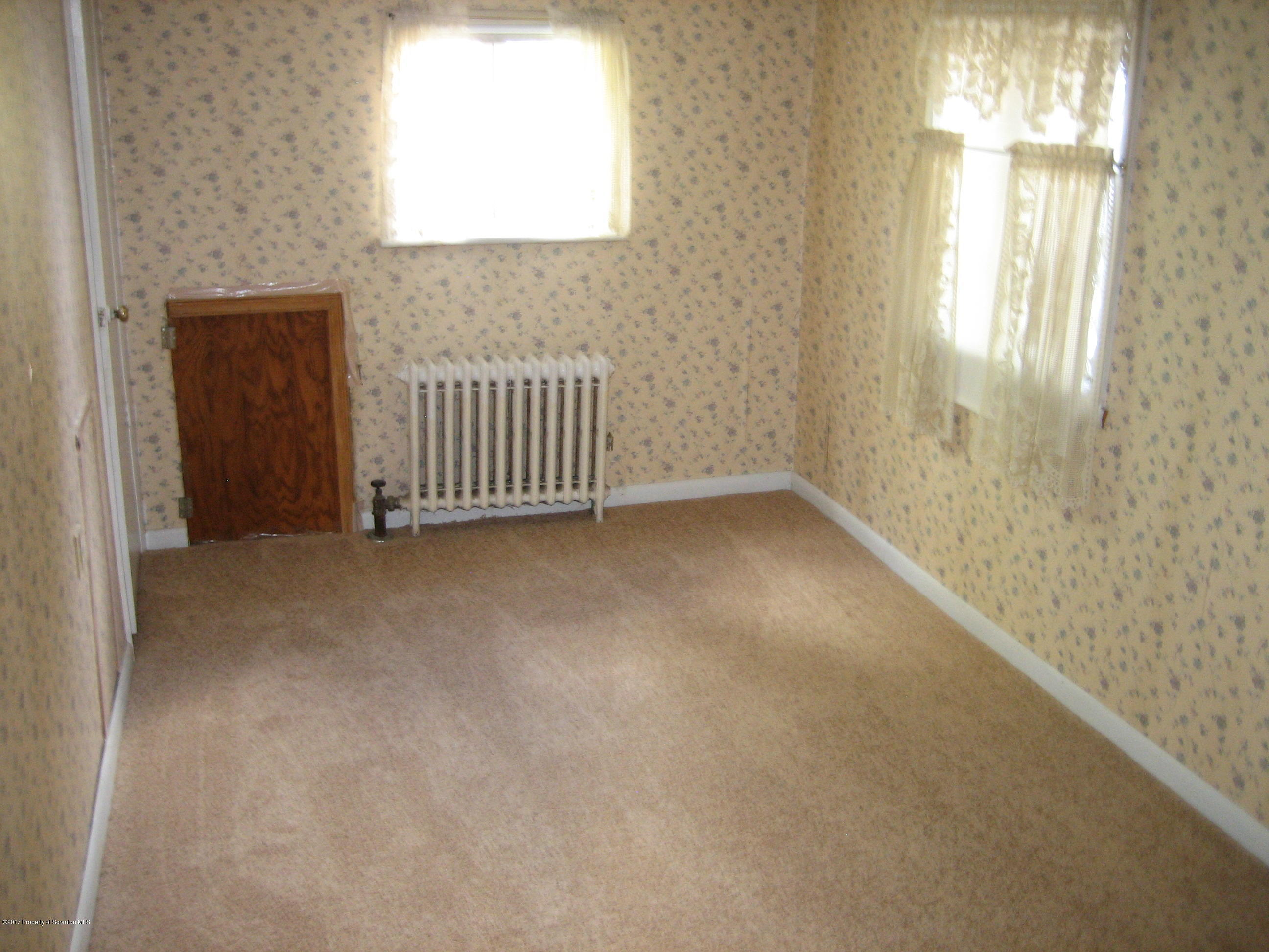 1156 Hampton Street Scranton, PA 18504 - Photo 7 of 15 Gallery Image 7