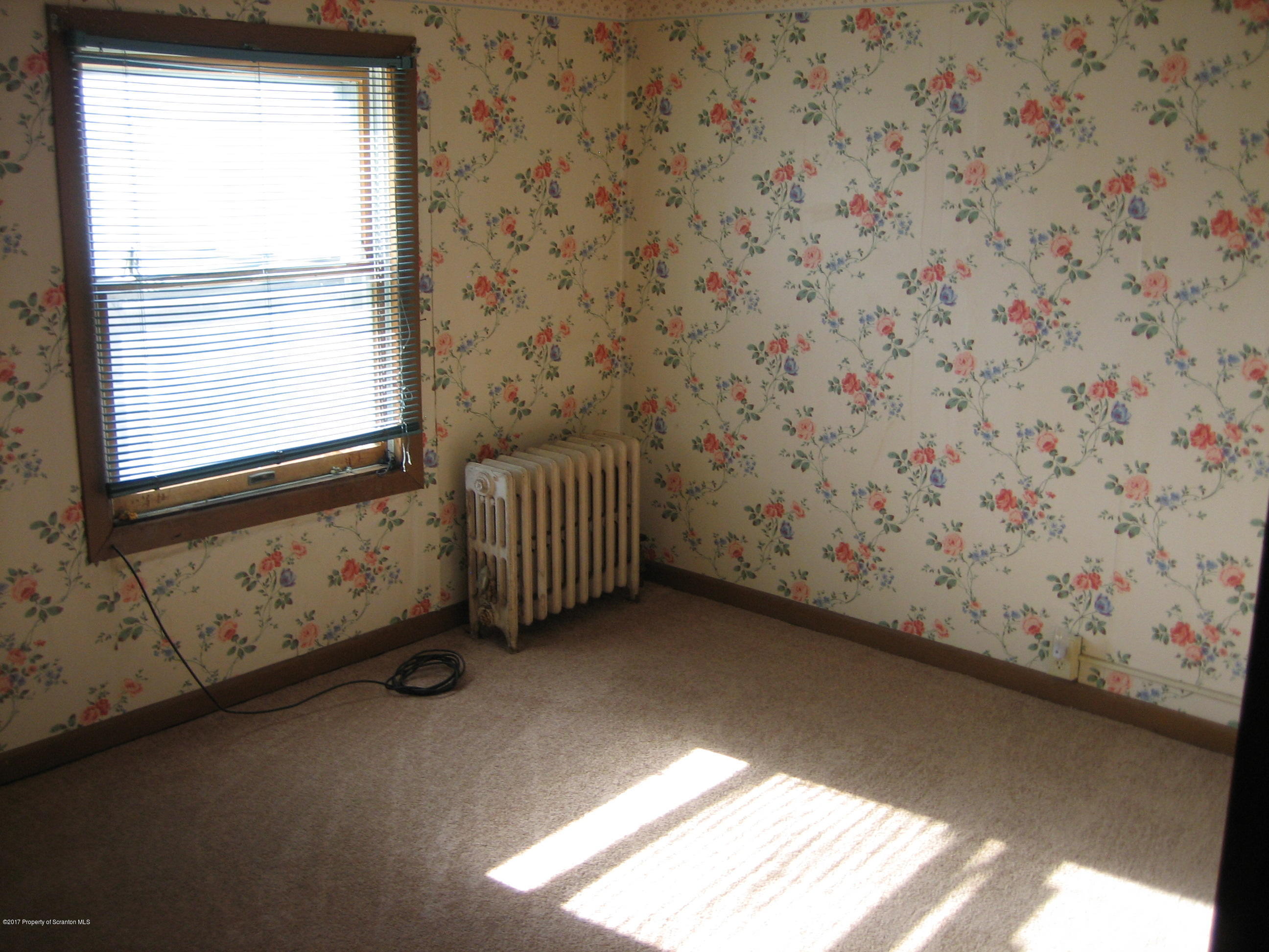 1156 Hampton Street Scranton, PA 18504 - Photo 8 of 15 Gallery Image 8