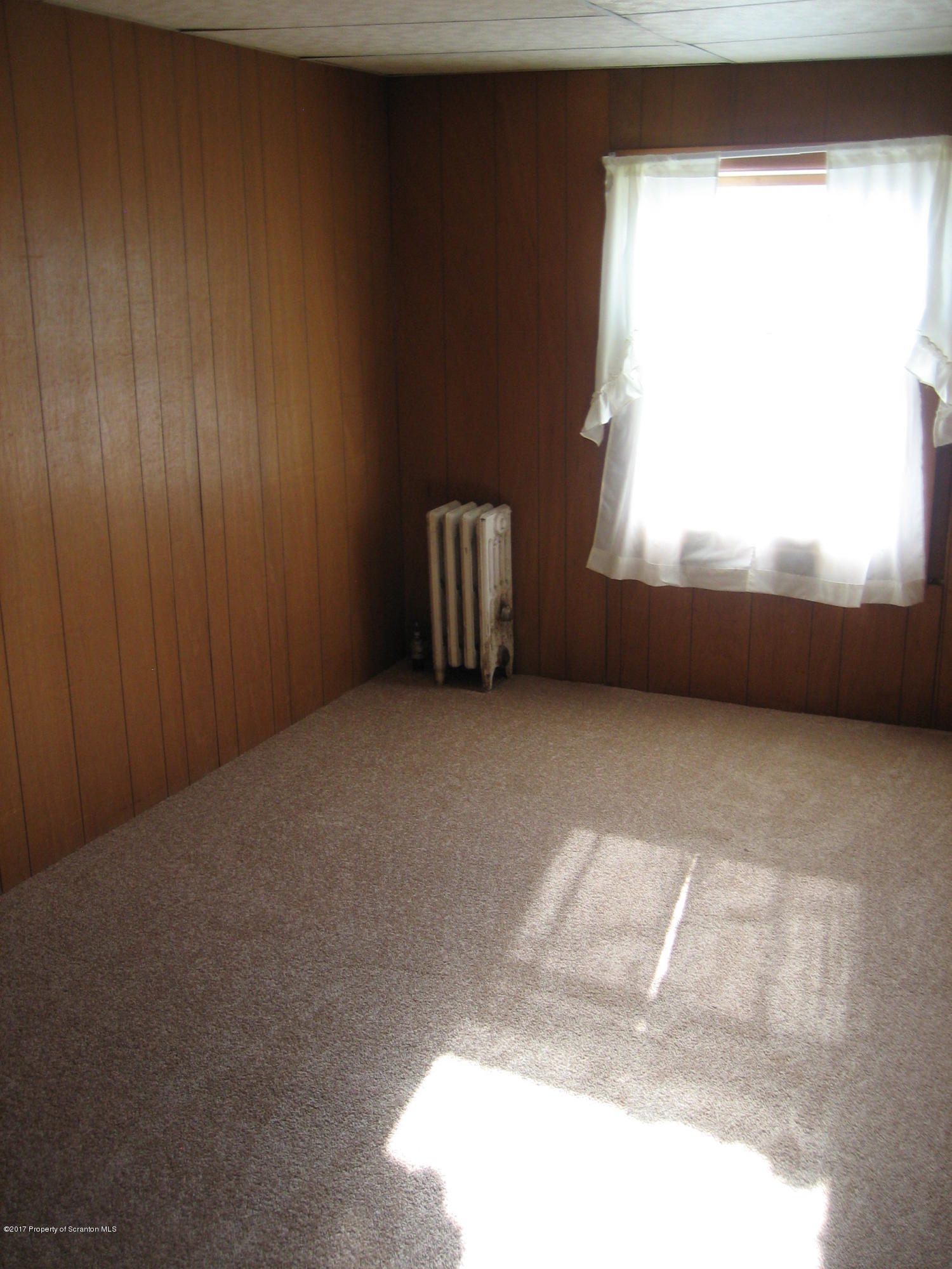 1156 Hampton Street Scranton, PA 18504 - Photo 9 of 15 Gallery Image 9