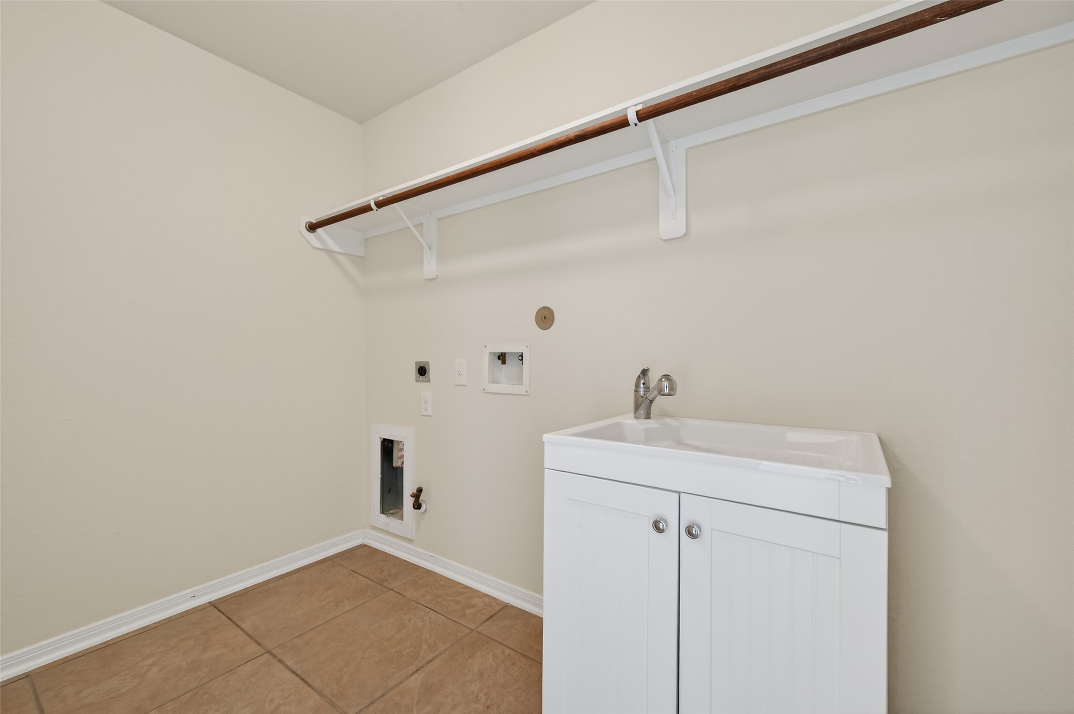 2487 Elm Crossing Trail Spring, TX 77386 - Photo 20 of 46 a bathroom with a sink and vanity