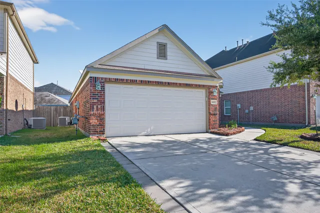a view of a yard in front of a house
