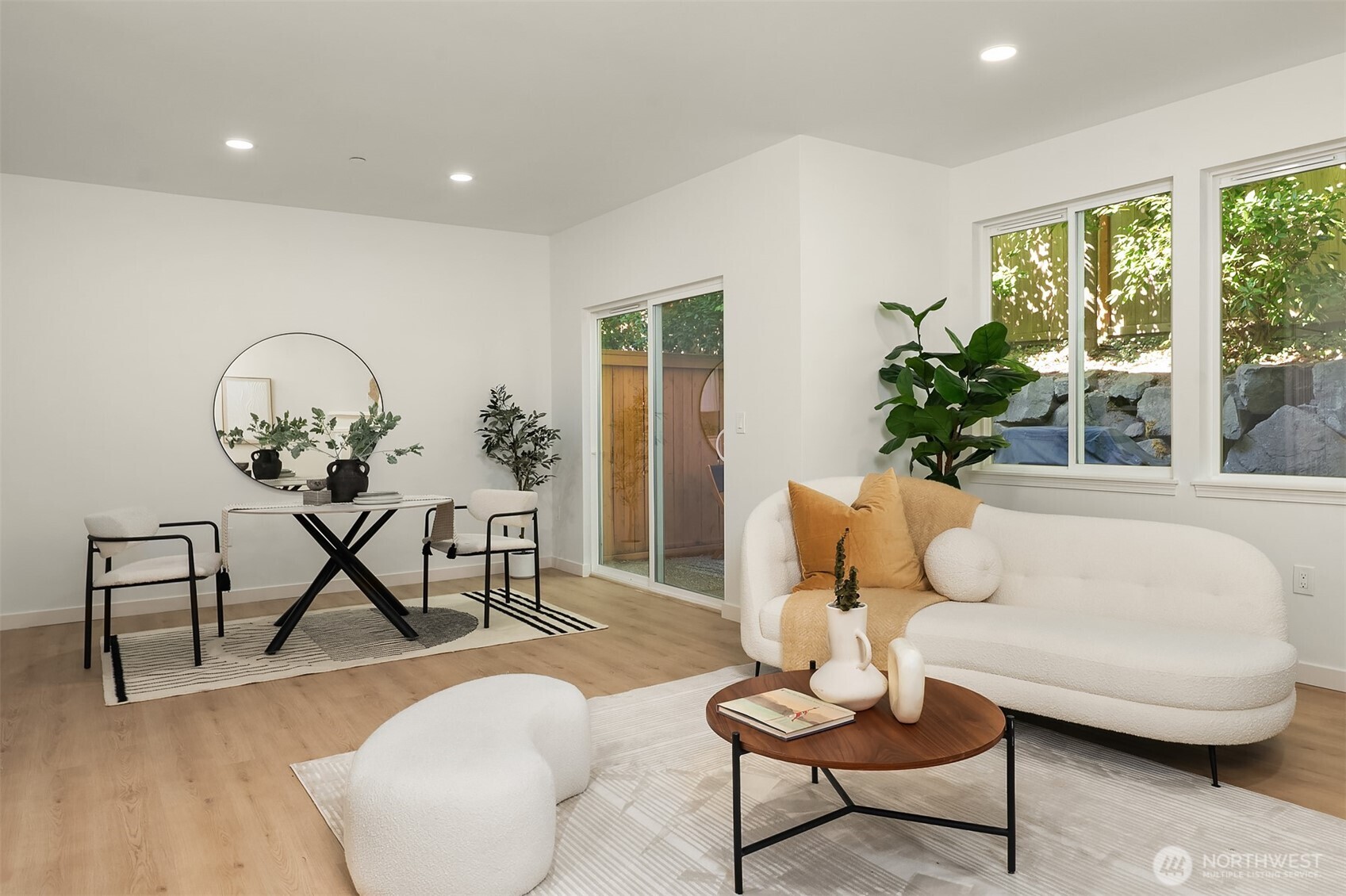 200 South 48th Street, Unit E Renton, WA 98055 - Photo 10 of 29 a living room with furniture