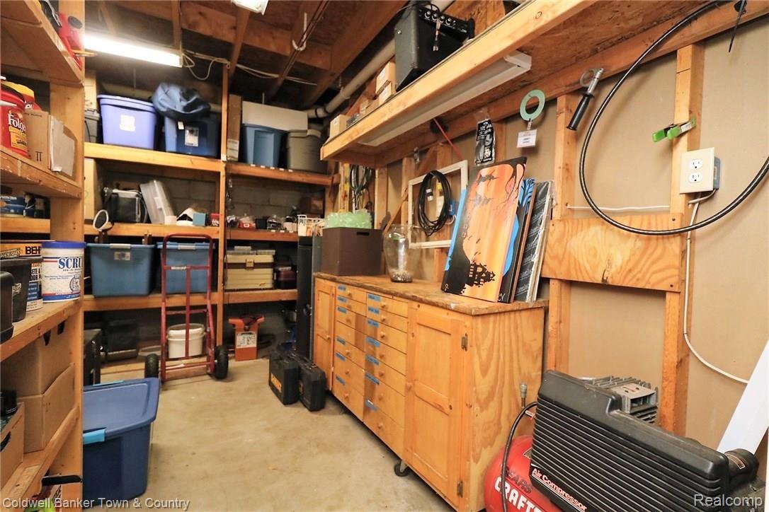 26840 Johns Road Wixom, MI 48393 - Photo 68 of 78 fullsizeoutput_682.jpeg