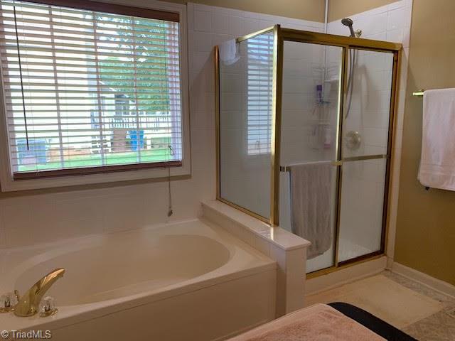 2291 Rothwood Acres Road Greensboro, NC 27406 - Photo 18 of 25 MASTER BATH