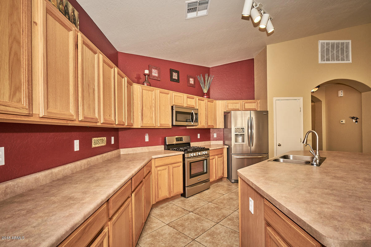 14972 West Bloomfield Road Surprise, AZ 85379 - Photo 5 of 42 Kitchen3