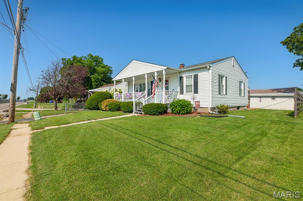 706 South Maple Brighton, IL 62012 - Photo 2 of 41 Gallery Image 2