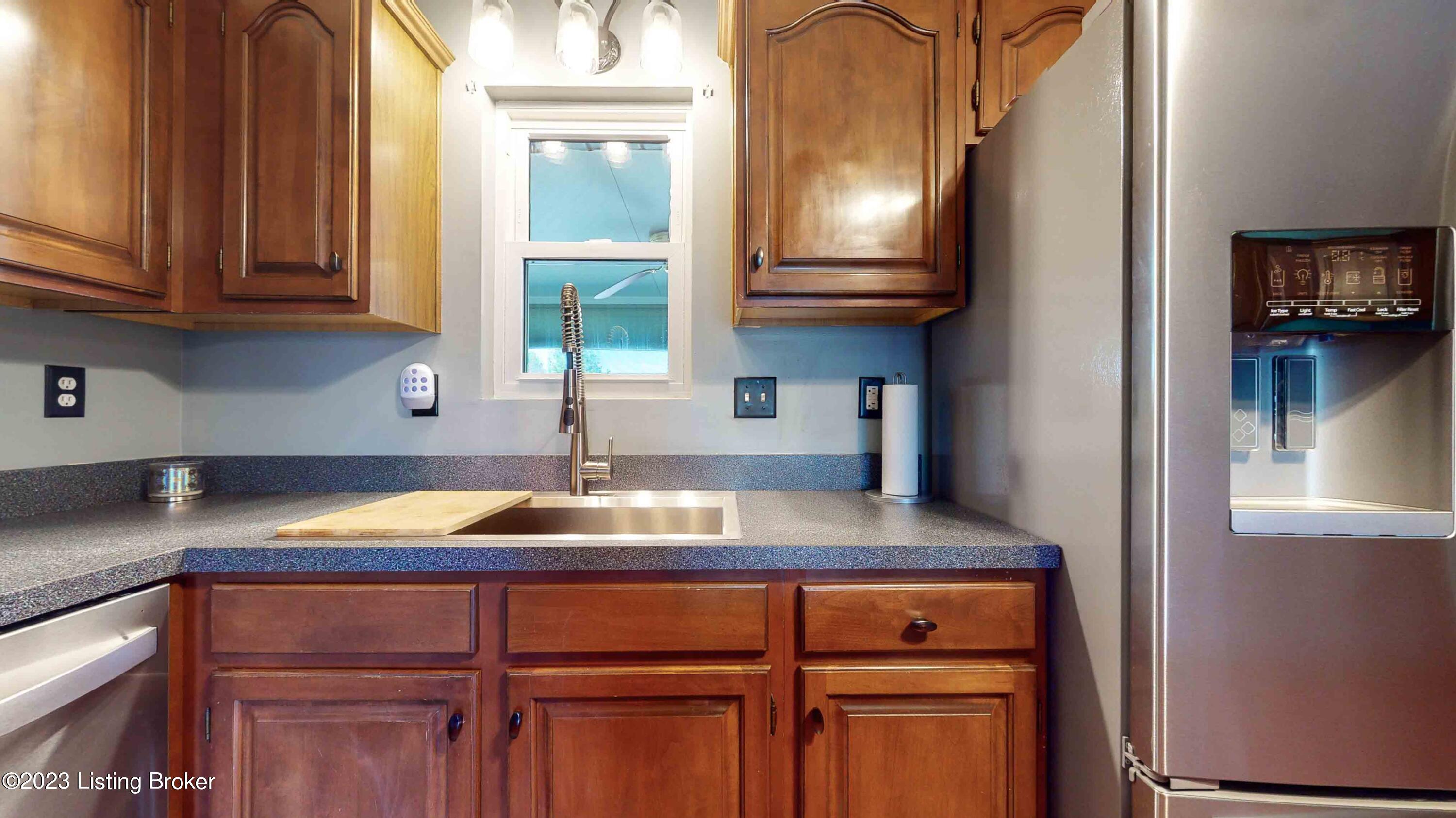 9802 Spring Pointe Court Louisville, KY 40229 - Photo 16 of 80 9802-Spring-Pointe-Ct_016