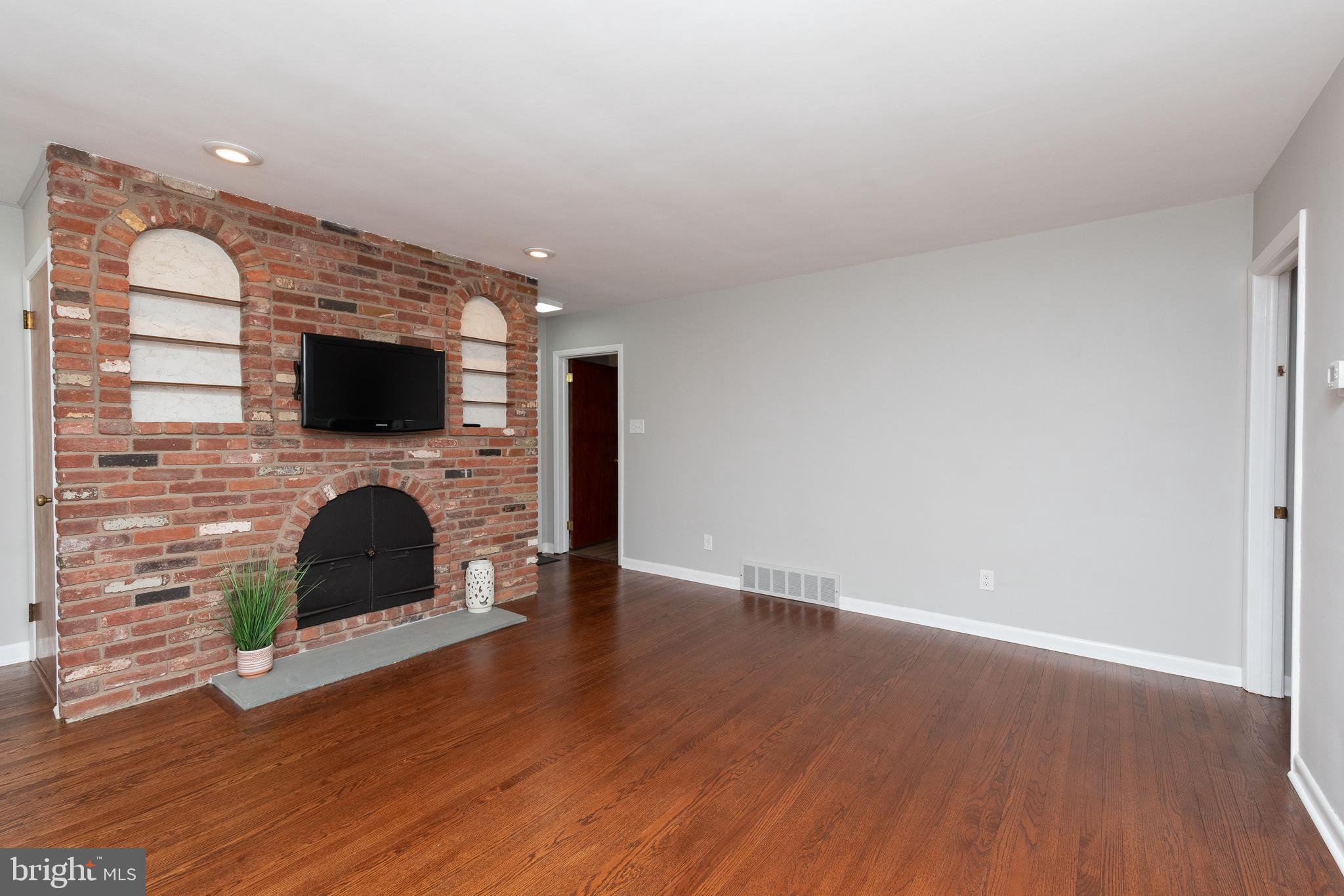 306 Walker Road Ambler, PA 19002 - Photo 4 of 29 Gallery Image 4