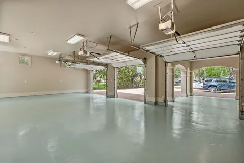 $4,200,000 | 835 Echo Lane, Hedwig Village, TX 77024