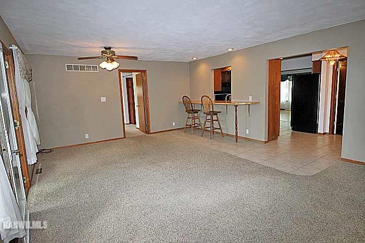 1763 East Currier Road Freeport, IL 61032 - Photo 4 of 24 Gallery Image 4