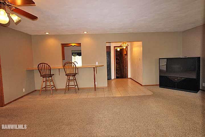 1763 East Currier Road Freeport, IL 61032 - Photo 5 of 24 Gallery Image 5